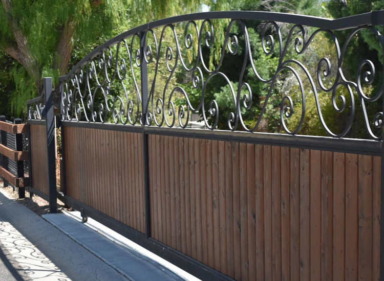 Fence and Gate Building and Repair Services